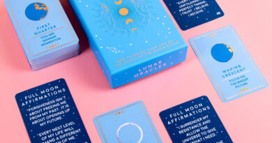 Lees alles over  Lunar Orakel Kaarten en bestel deze goedkoop online