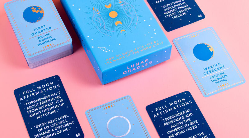 Lees alles over  Lunar Orakel Kaarten en bestel deze goedkoop online