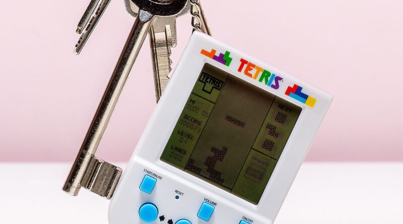 Lees alles over  Tetris Spelcomputer Met Sleutelhanger en bestel deze goedkoop online
